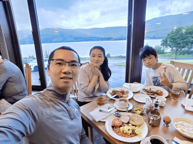 Fort William 早餐合影