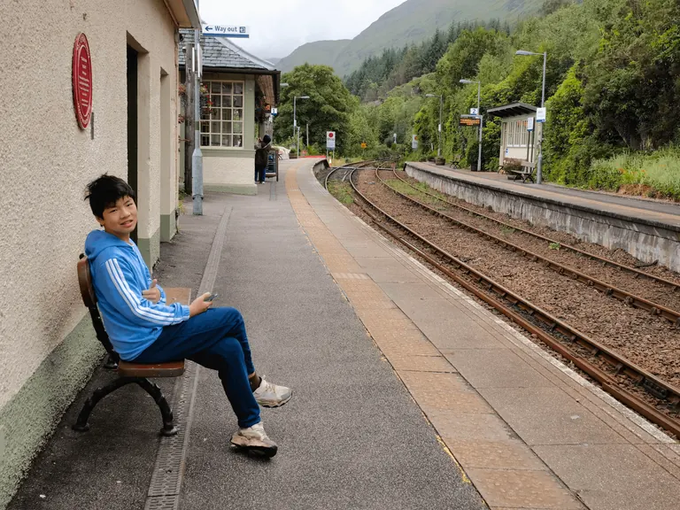 Glenfinnan 站台等待