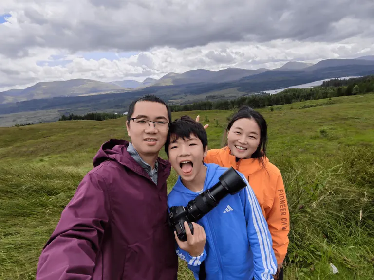 路旁三人合影