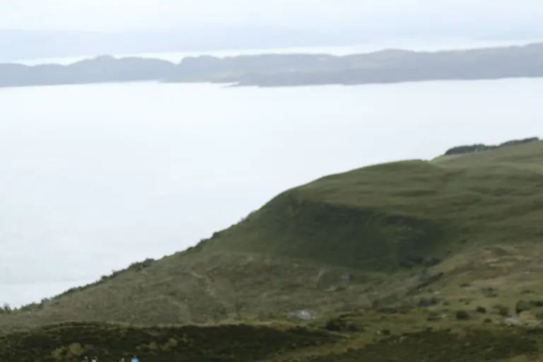 Storr 山脚岩壁