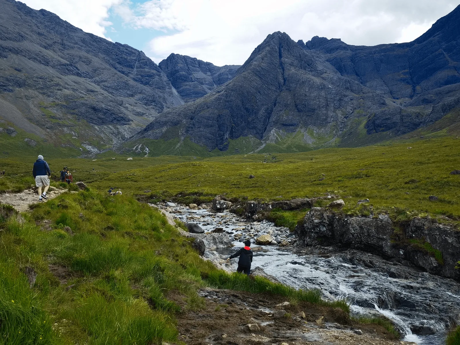Fairy Pools 山谷出口处云开日出