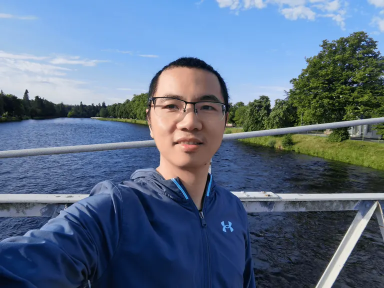 Martin 在 River Ness 河岸的晨间自拍。