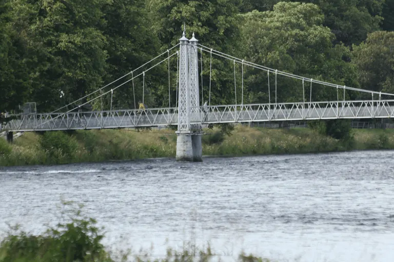 长焦镜头下的 Greig Street Bridge。