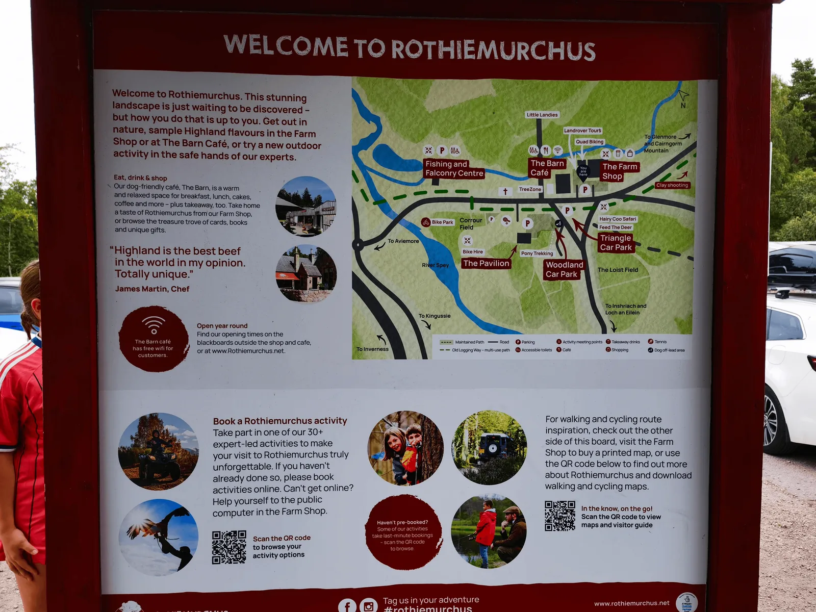 Rothiemurchus 户外地图牌展示 River Spey、步道与方向。